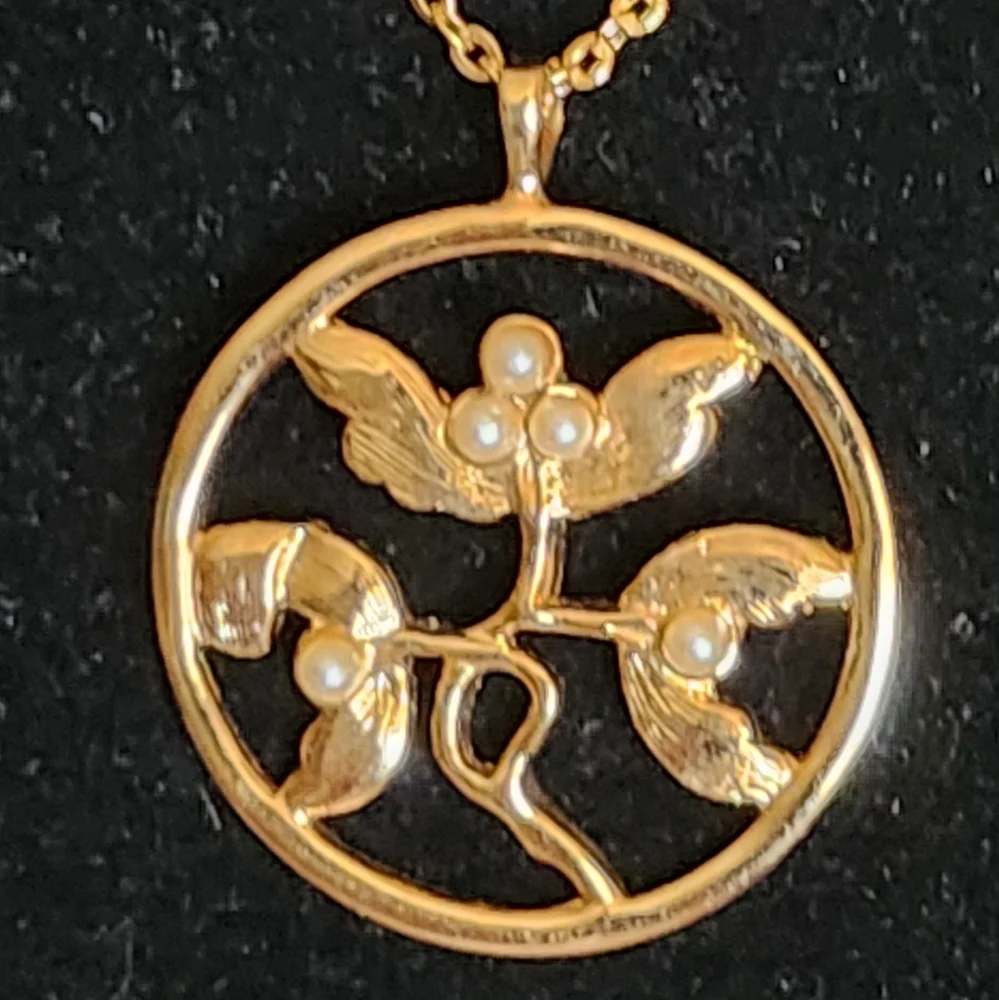 VTG Avon Golden Necklace